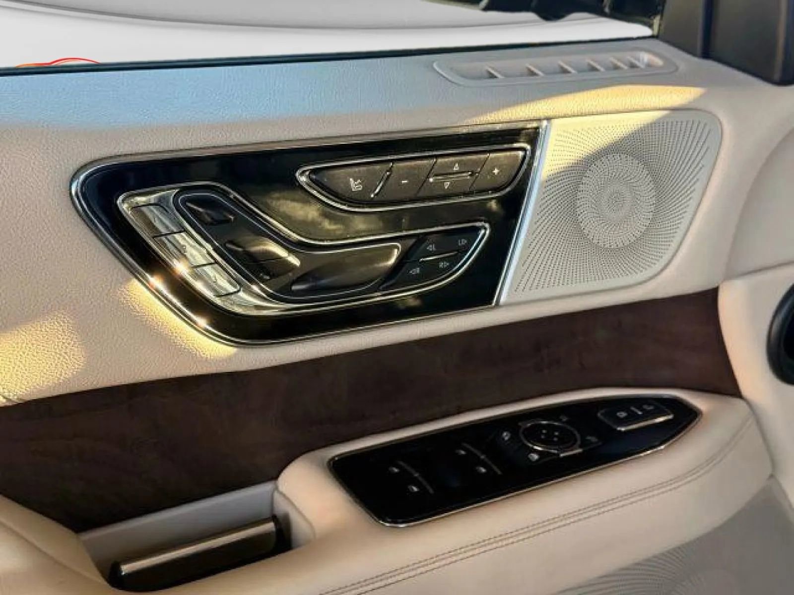 Used 2018 Lincoln Navigator L Reserve w/ Technology Package image 13