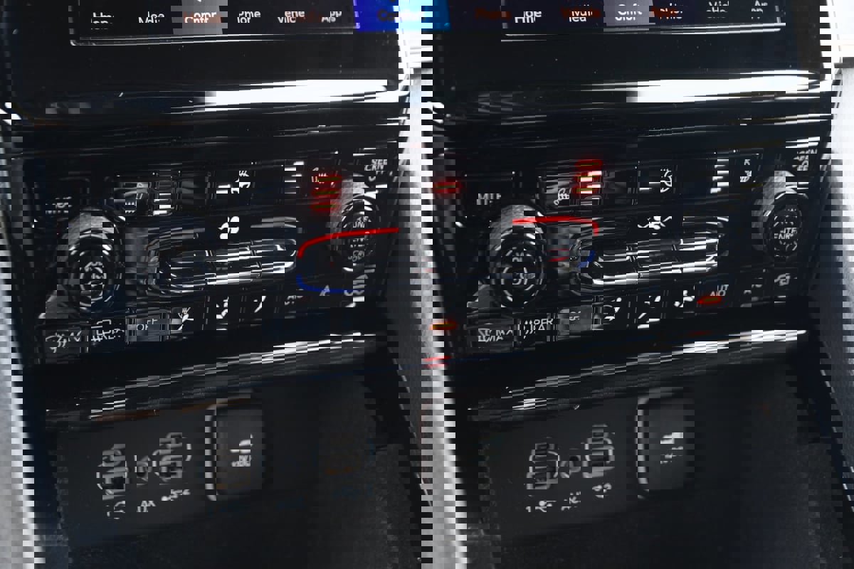 Used 2022 Jeep Grand Cherokee Limited image 8