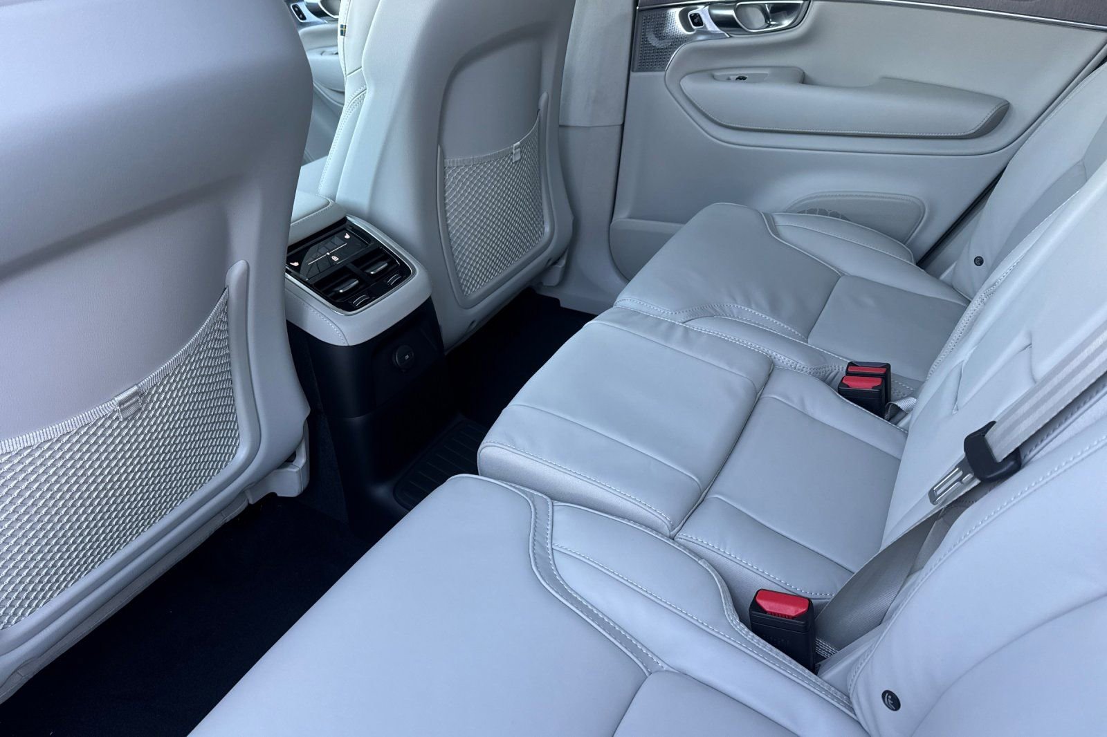 New 2026 Volvo XC90 T8 Ultra w/ Lounge Package image 12