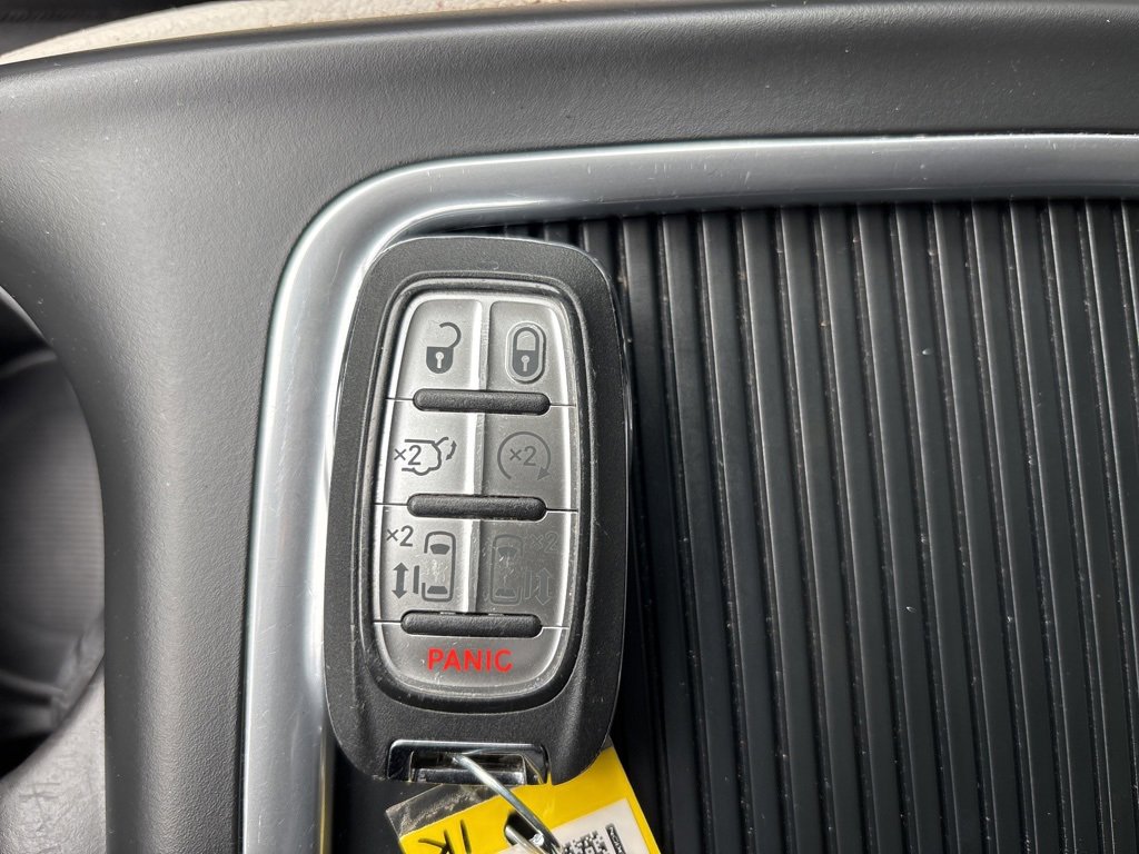 Used 2024 Chrysler Pacifica Touring-L image 41