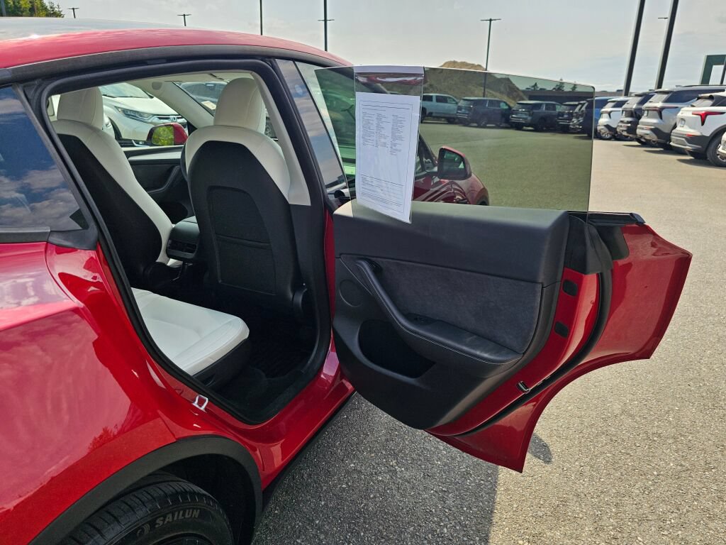 Used 2023 Tesla Model Y Long Range AWD/4WD image 26