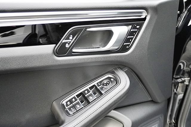Used 2024 Porsche Macan S w/ Premium Plus Package AWD/4WD image 28