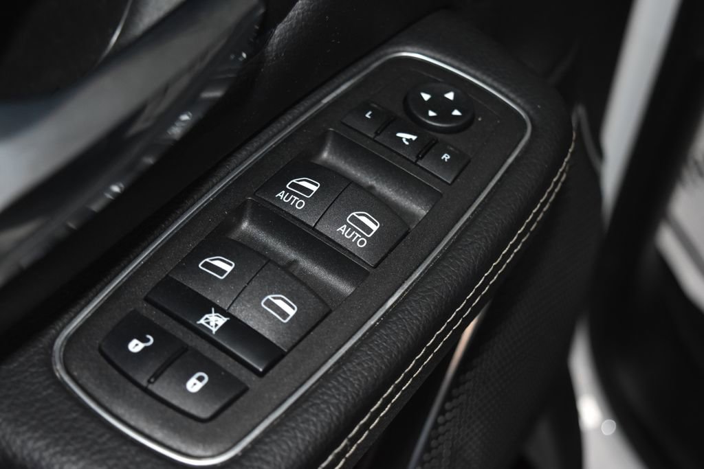 Used 2024 RAM 1500 Laramie AWD/4WD image 6