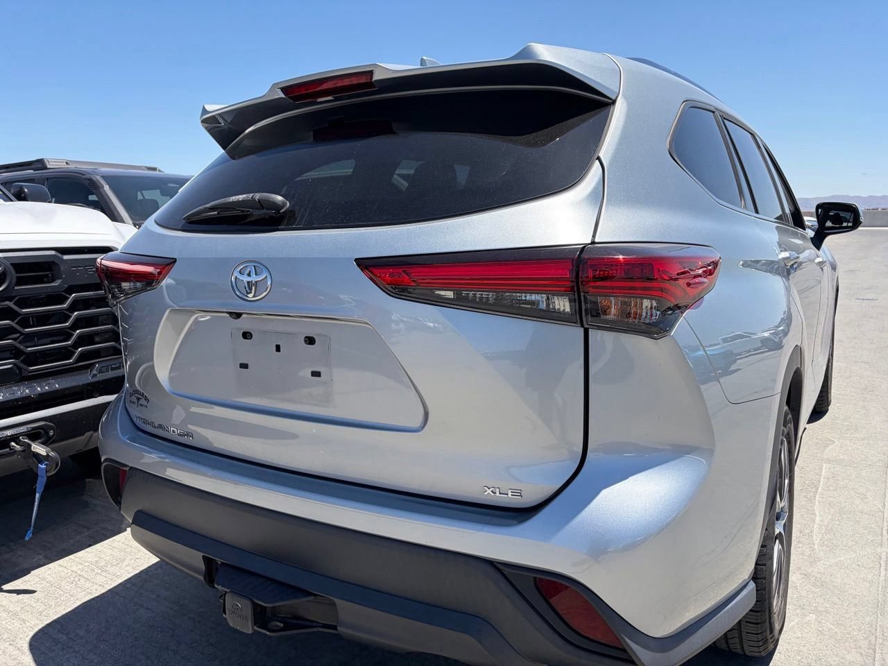 Used 2020 Toyota Highlander XLE FWD image 5
