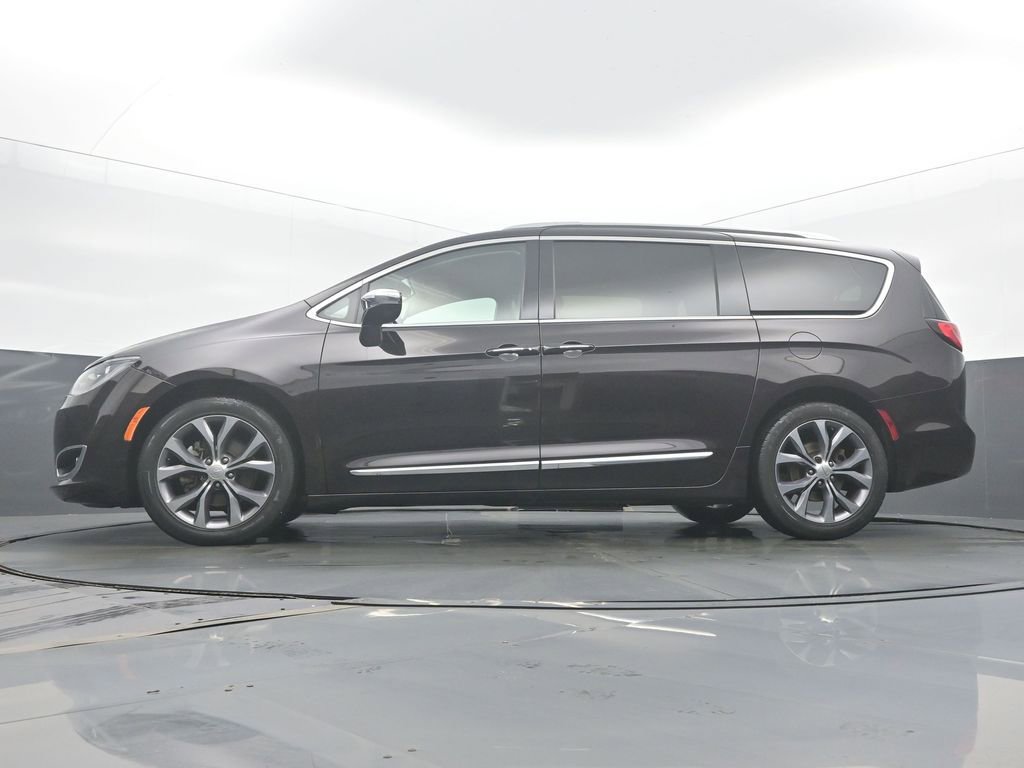 Used 2018 Chrysler Pacifica Limited image 47