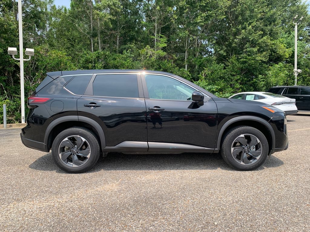 Used 2025 Nissan Rogue SV AWD/4WD image 2