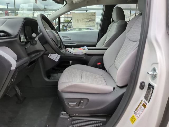 Used 2026 Toyota Sienna LE FWD image 12