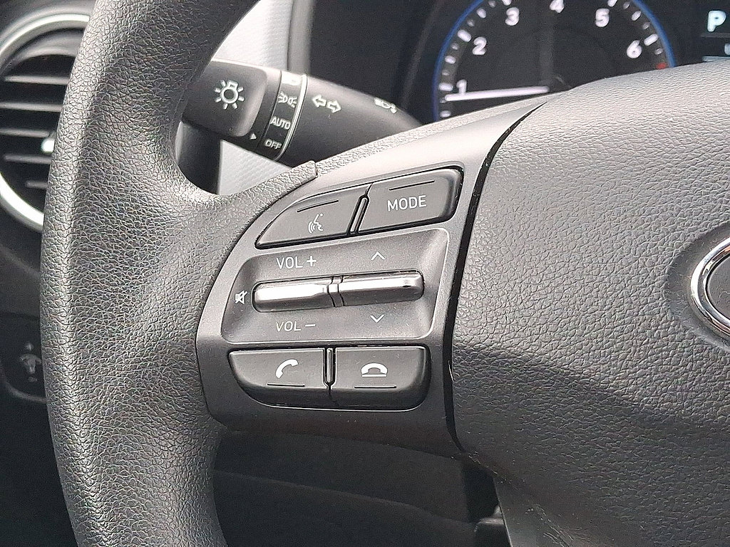 Certified 2021 Hyundai Kona SE w/ Cargo Package AWD/4WD image 17