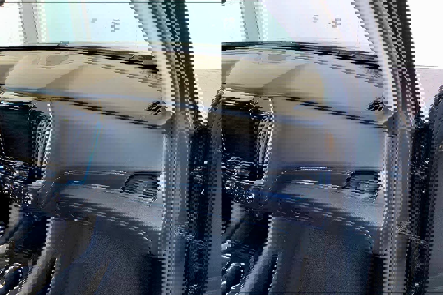 Used 2021 Chevrolet Traverse RS image 19