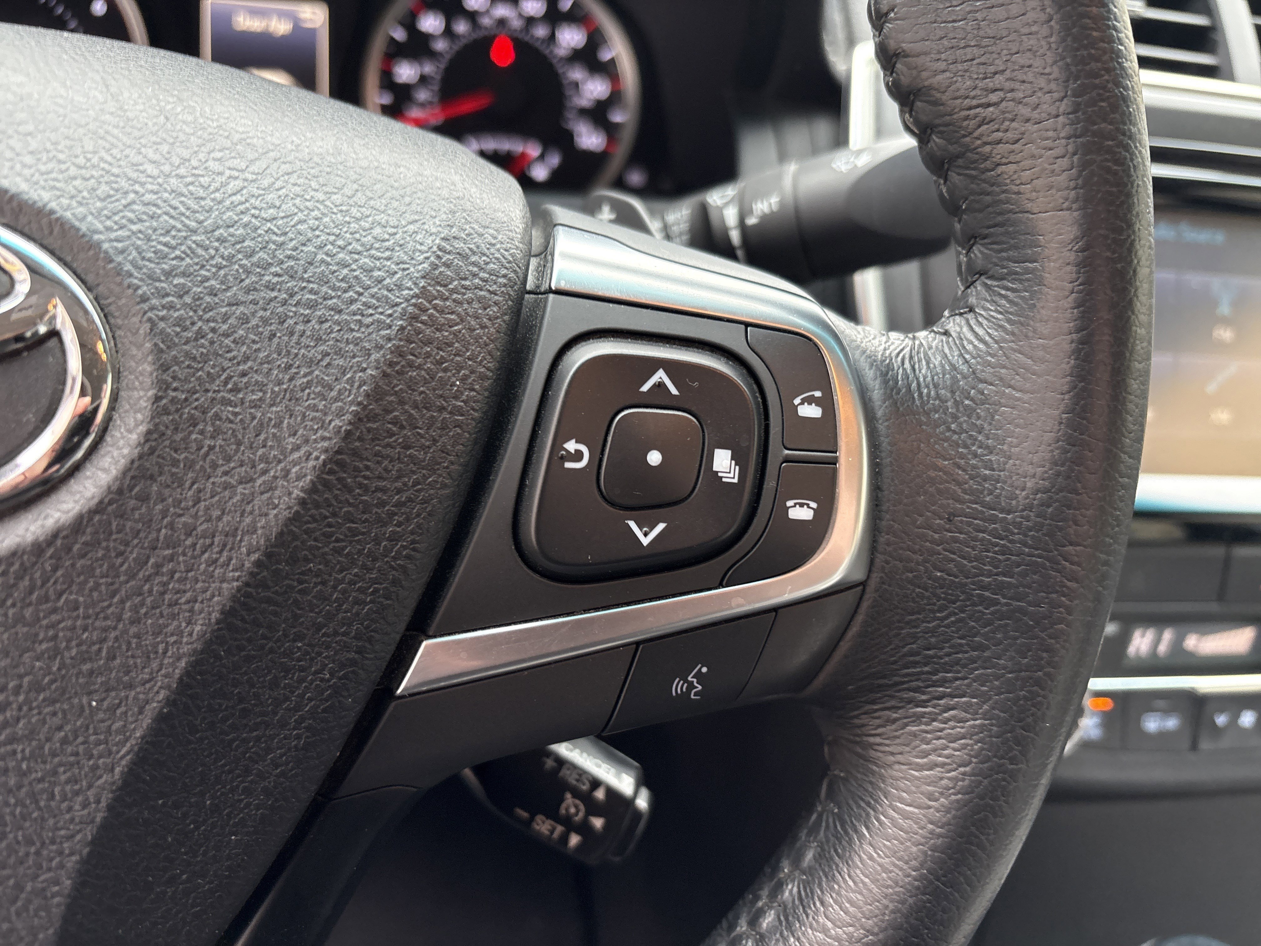 Used 2015 Toyota Camry XSE image 20