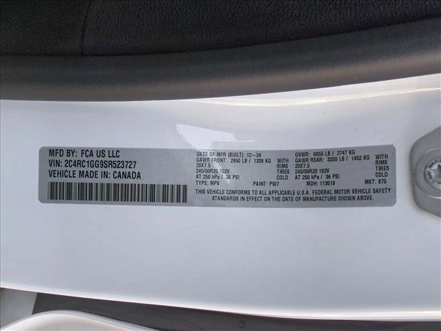 Used 2025 Chrysler Pacifica Limited image 26