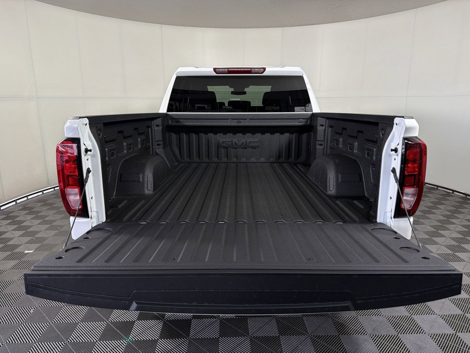 New 2026 GMC Sierra 1500 SLE image 26