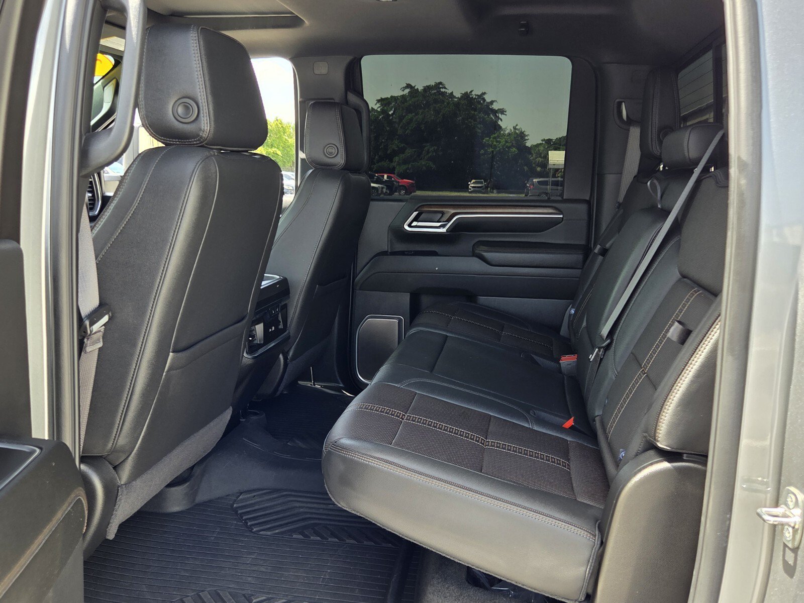 Used 2024 Chevrolet Silverado 2500 High Country w/ Technology Package AWD/4WD image 10