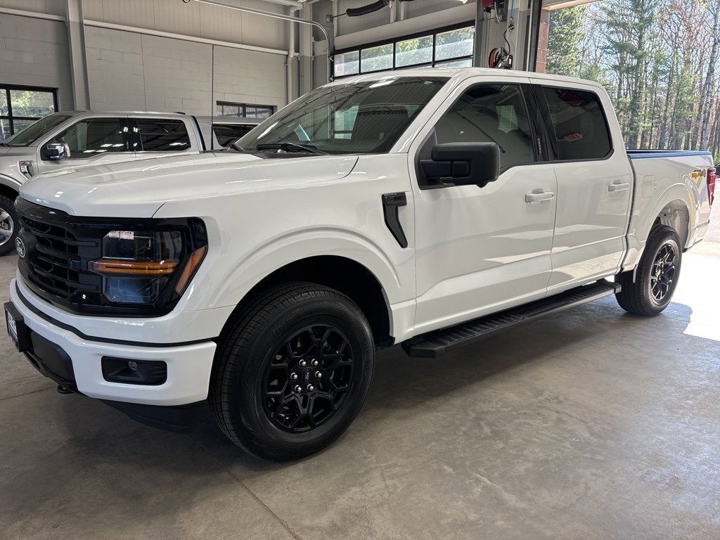 Used 2024 Ford F150 XLT w/ XLT Black Appearance Package image 4