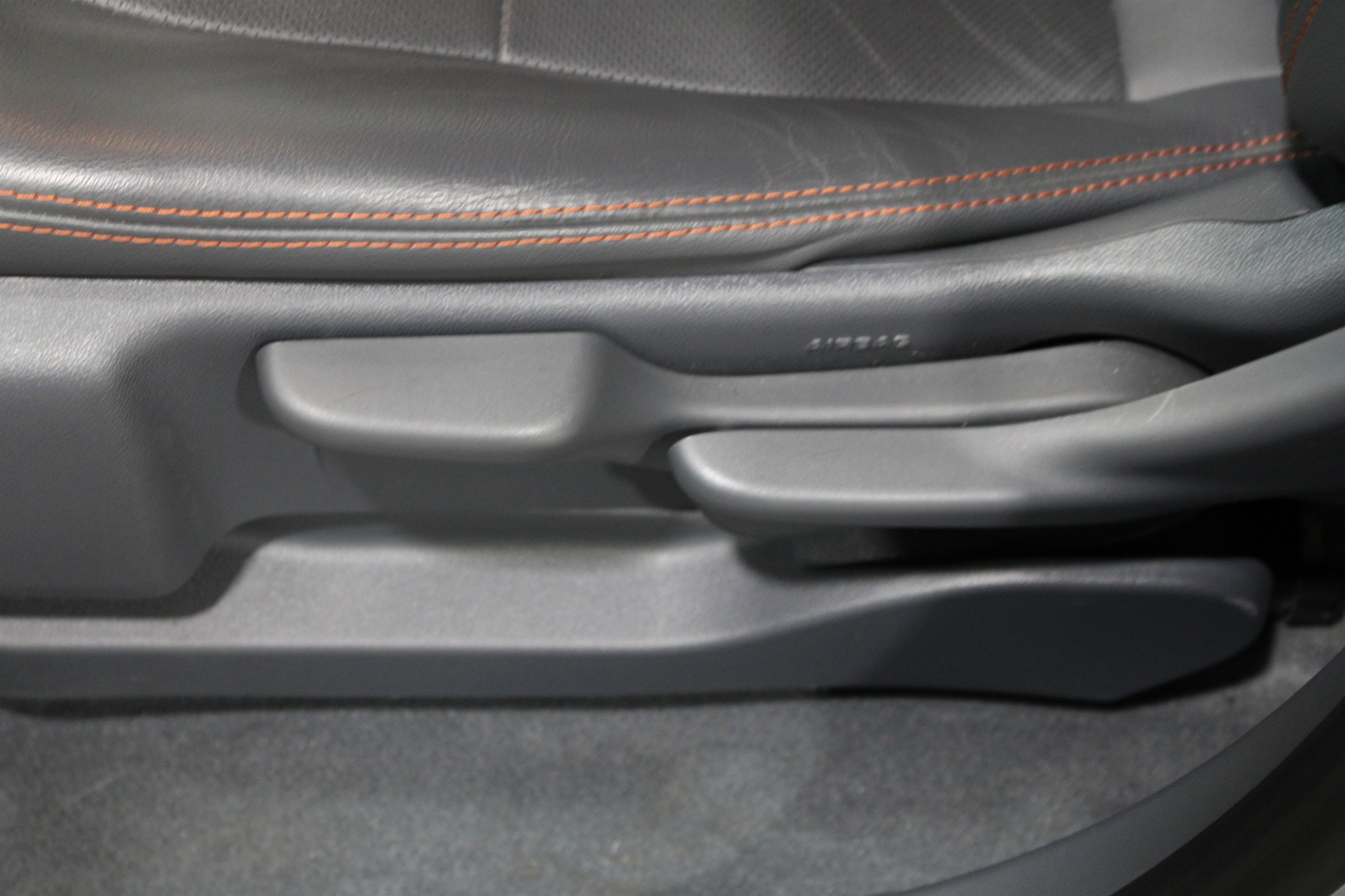 Used 2020 Chevrolet Bolt Premier w/ Infotainment Package FWD image 5