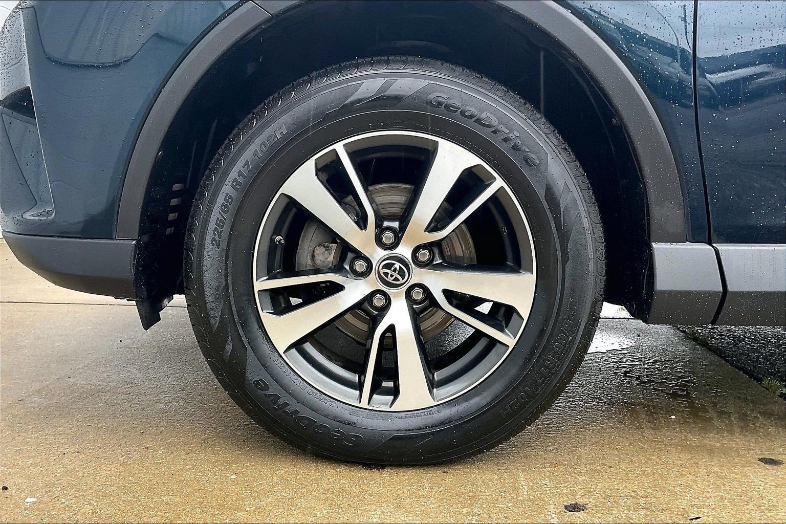 Used 2018 Toyota RAV4 XLE w/ Plus Extra Value Package AWD/4WD image 11