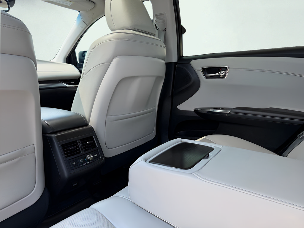 Used 2018 Toyota Avalon Limited w/ Carpet Mat Package FWD image 18