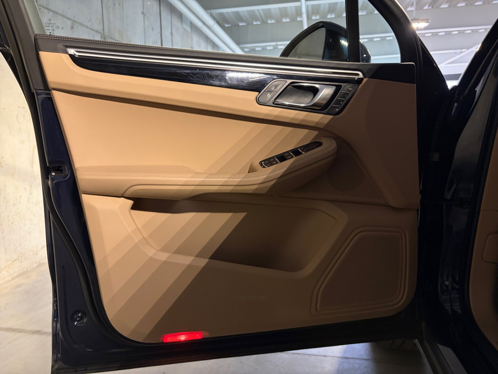 Certified 2023 Porsche Macan Turbo AWD/4WD image 18