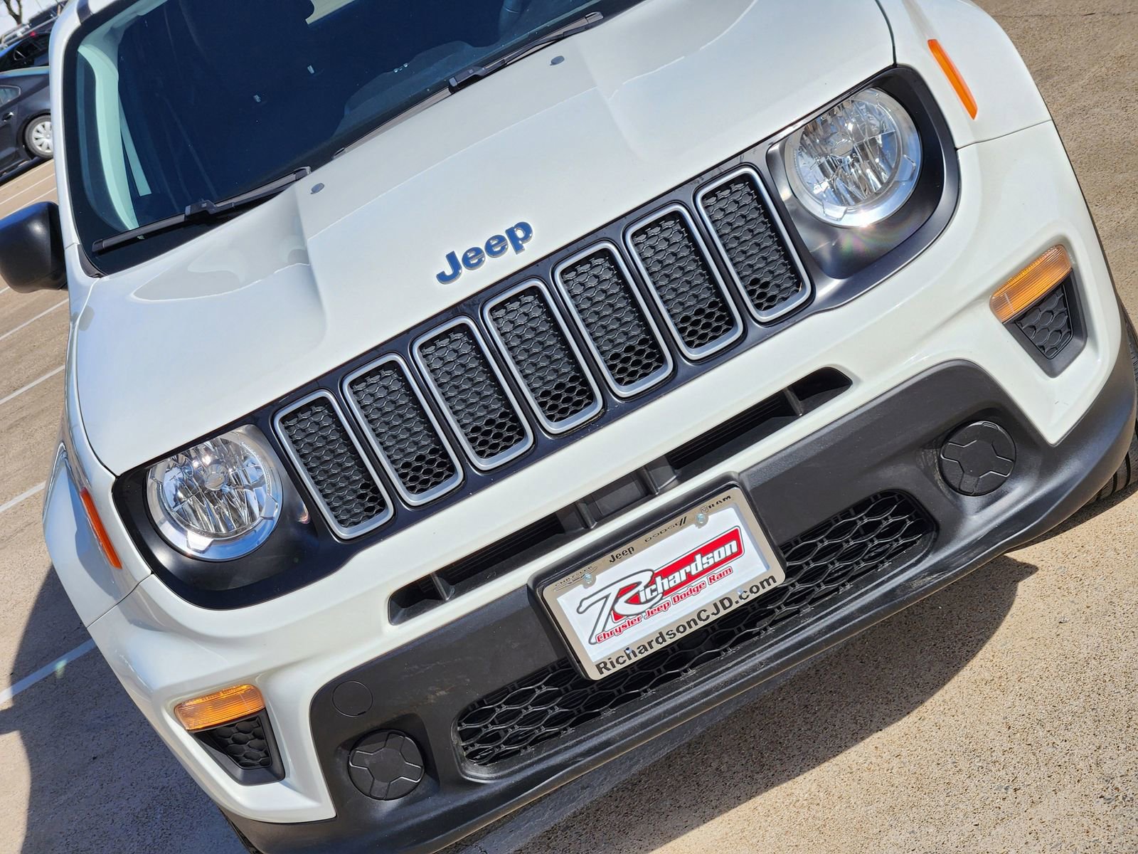 Used 2023 Jeep Renegade Latitude AWD/4WD image 14