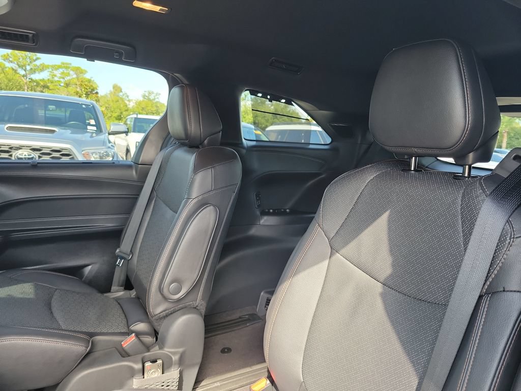 Used 2025 Toyota Sienna Platinum AWD/4WD image 23