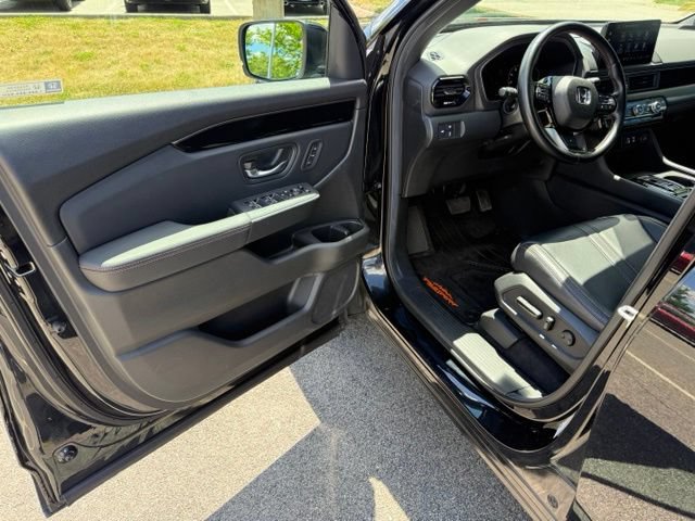 Used 2025 Honda Pilot TrailSport image 15