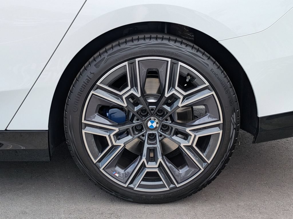Certified 2026 BMW 530i w/ M Sport Package RWD image 28