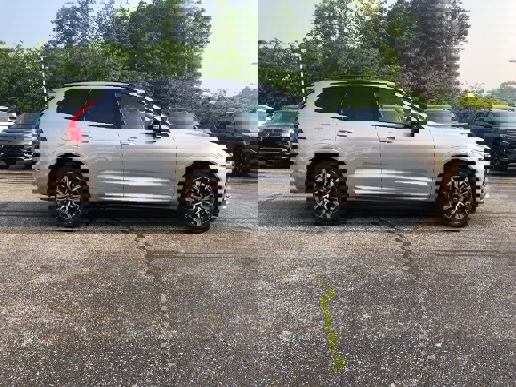 New 2025 Volvo XC60 B5 Core w/ Protection Package Premier image 8