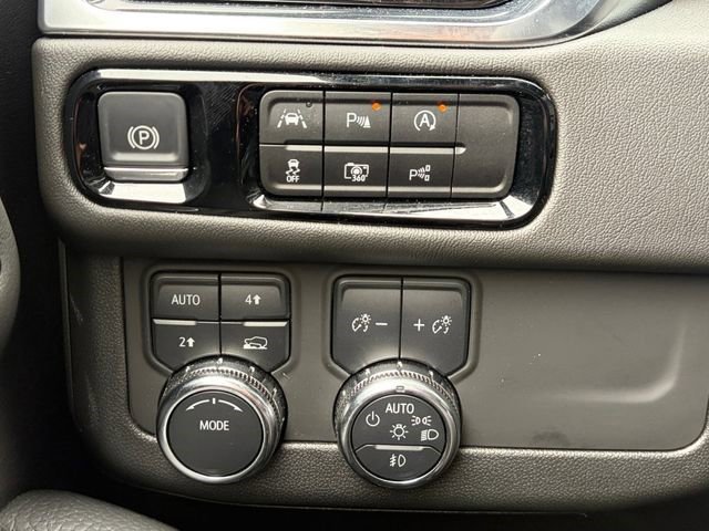 Certified 2025 GMC Yukon XL Denali AWD/4WD image 5