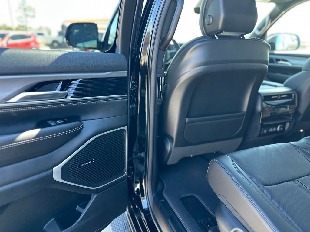 New 2026 Jeep Grand Wagoneer 4WD image 11