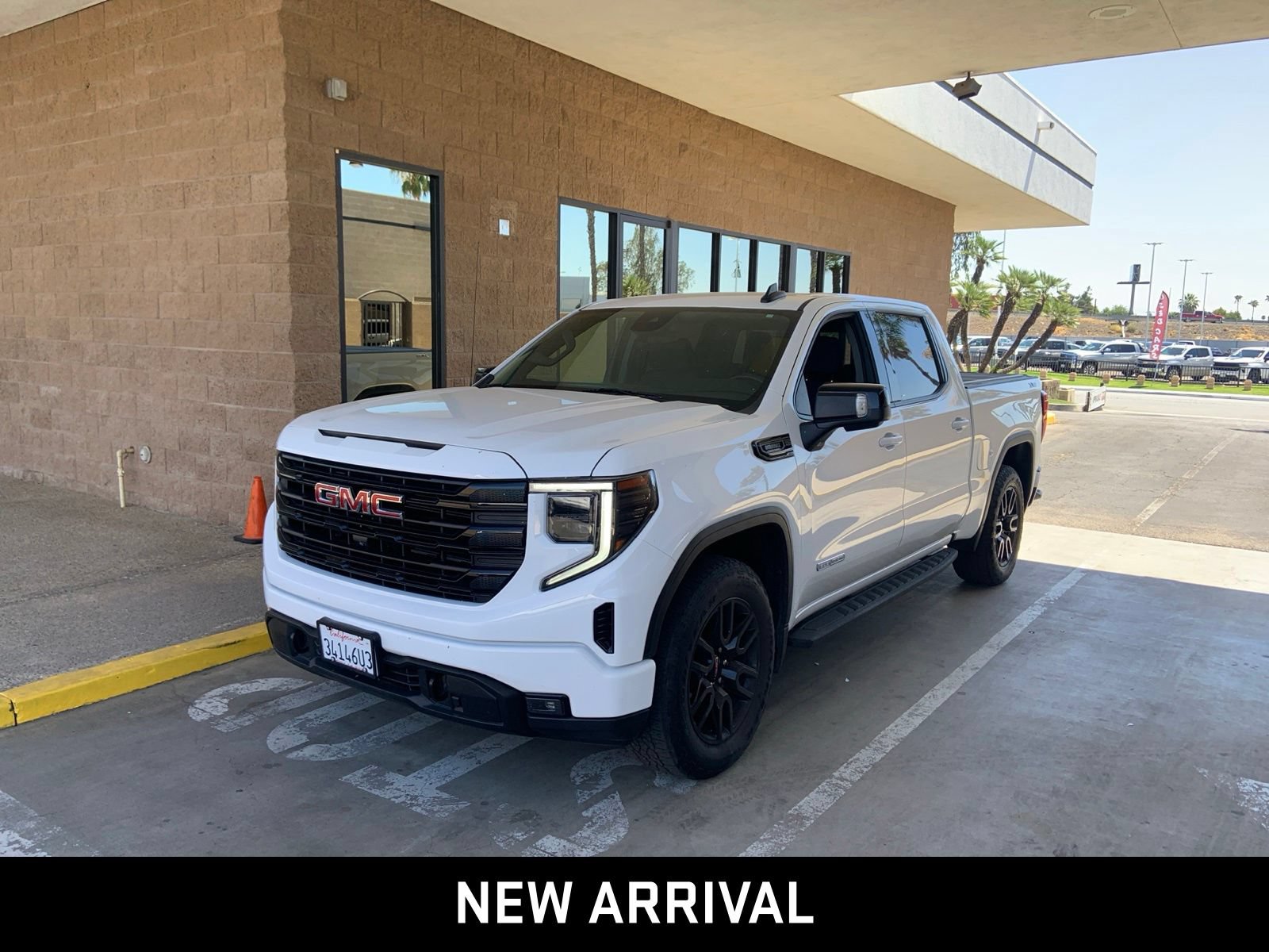 Certified 2023 GMC Sierra 1500 Elevation w/ Preferred Package AWD/4WD image 1