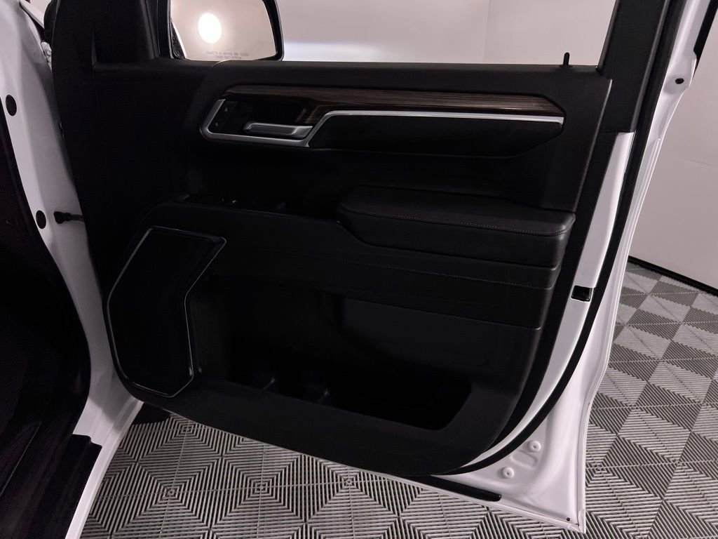 Used 2024 Chevrolet Silverado 1500 RST image 32