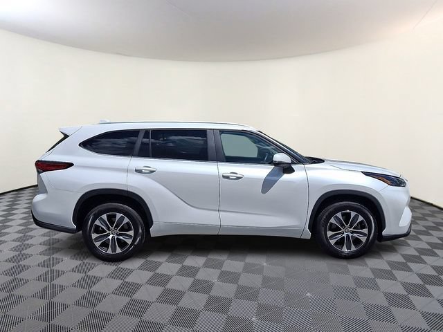 Used 2023 Toyota Highlander XLE FWD image 7