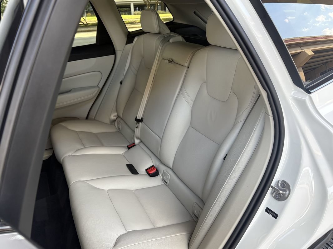 Used 2024 Volvo XC60 B5 Plus AWD/4WD image 23