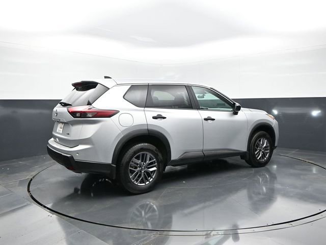 Used 2024 Nissan Rogue S AWD/4WD image 7
