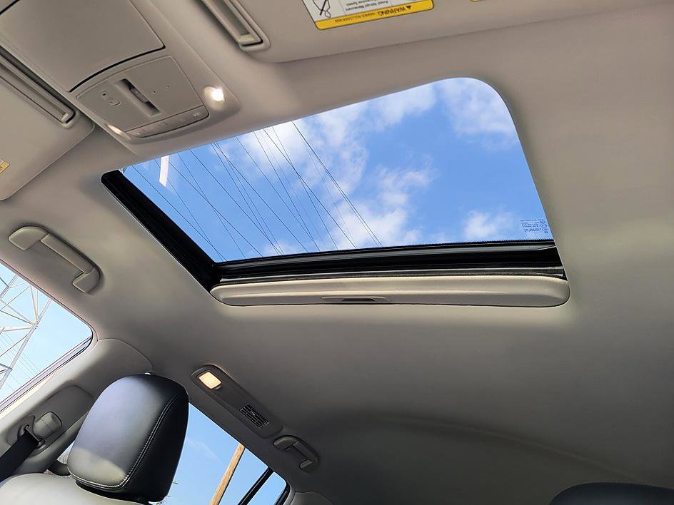 Used 2021 Nissan Armada SL w/ Captain's Chairs Package image 18