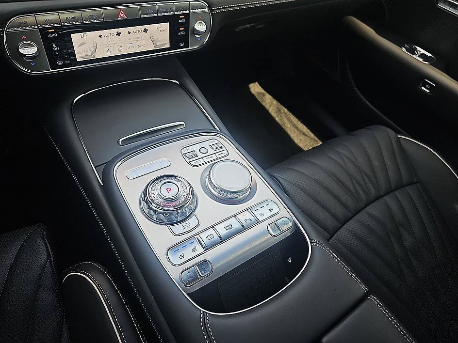 Used 2025 Genesis G90 3.5T AWD/4WD image 25