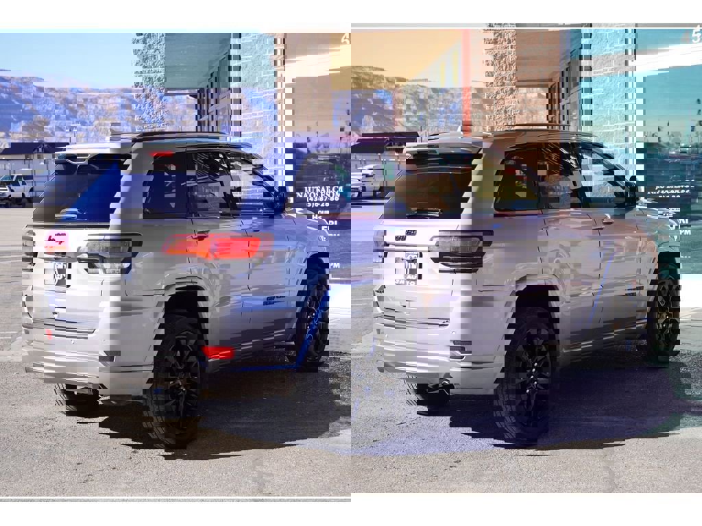 Used 2019 Jeep Grand Cherokee Altitude image 9