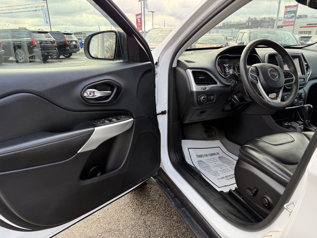 Used 2022 Jeep Cherokee Latitude w/ Trailer Tow Group image 13