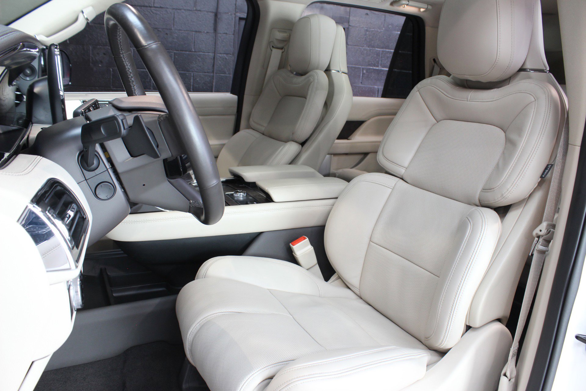 Used 2021 Lincoln Navigator Reserve w/ Luxury Package image 34