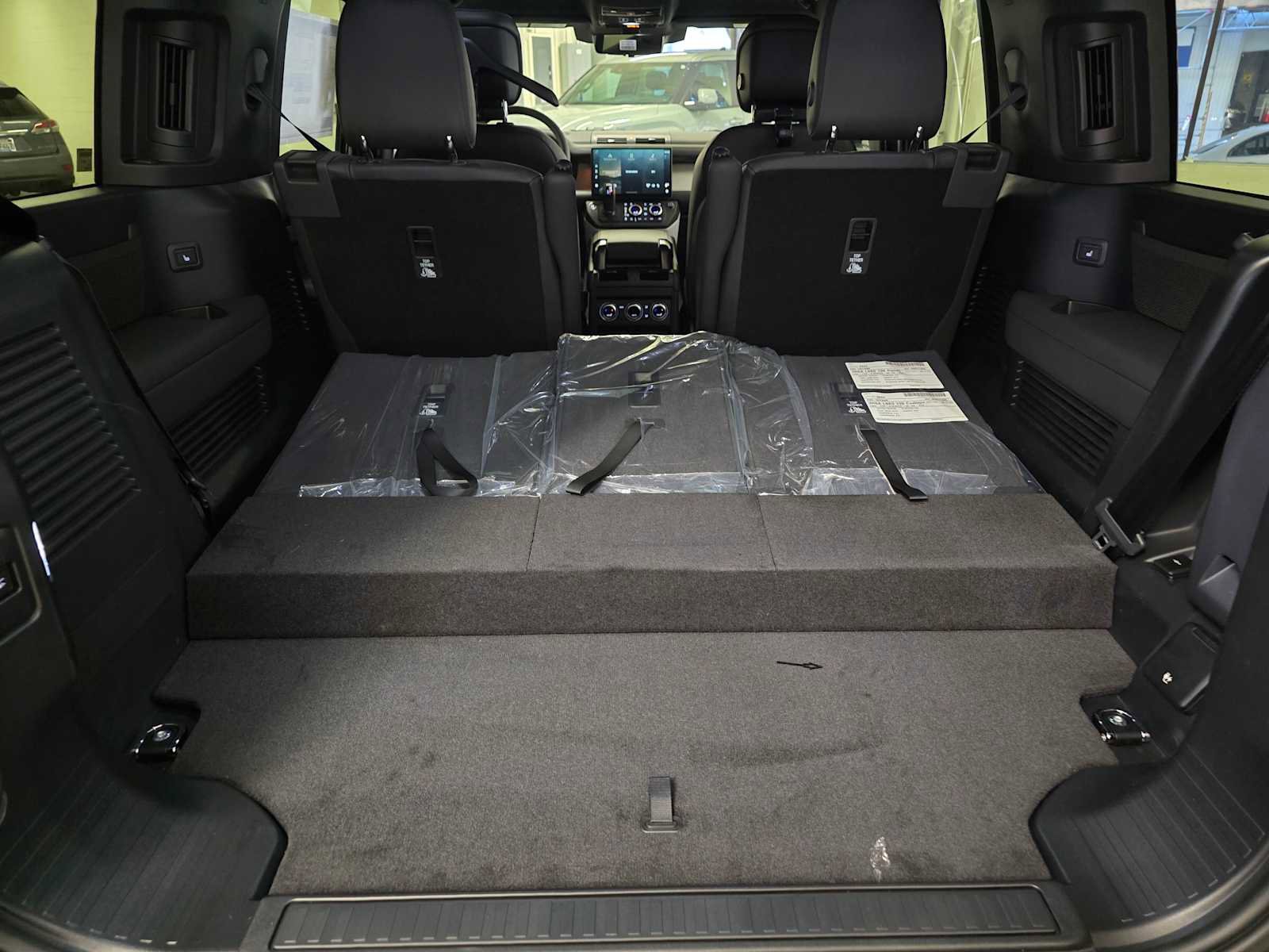 New 2026 Land Rover Defender 130 X-Dynamic SE image 16