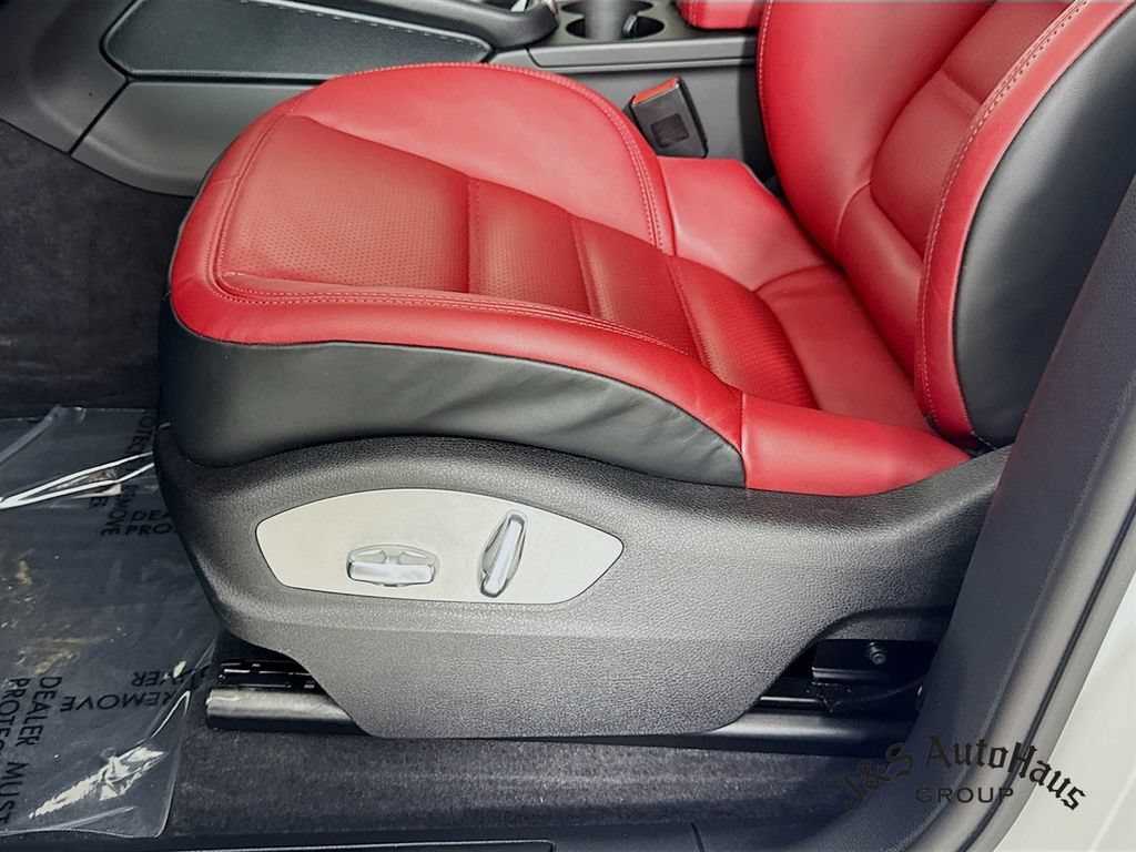 Used 2025 Porsche Macan GTS AWD/4WD image 26
