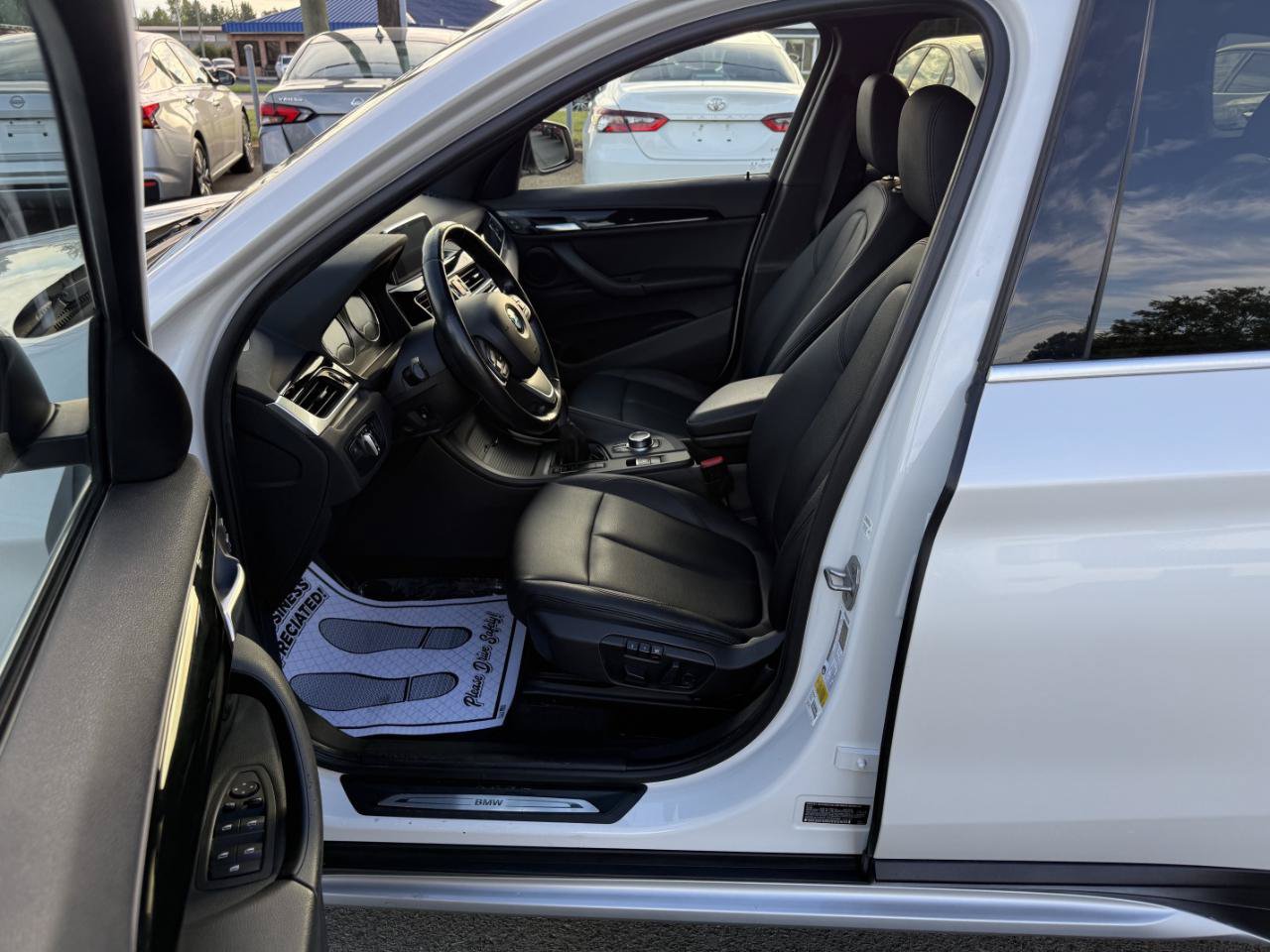 Used 2018 BMW X1 sDrive28i w/ Convenience Package FWD image 9
