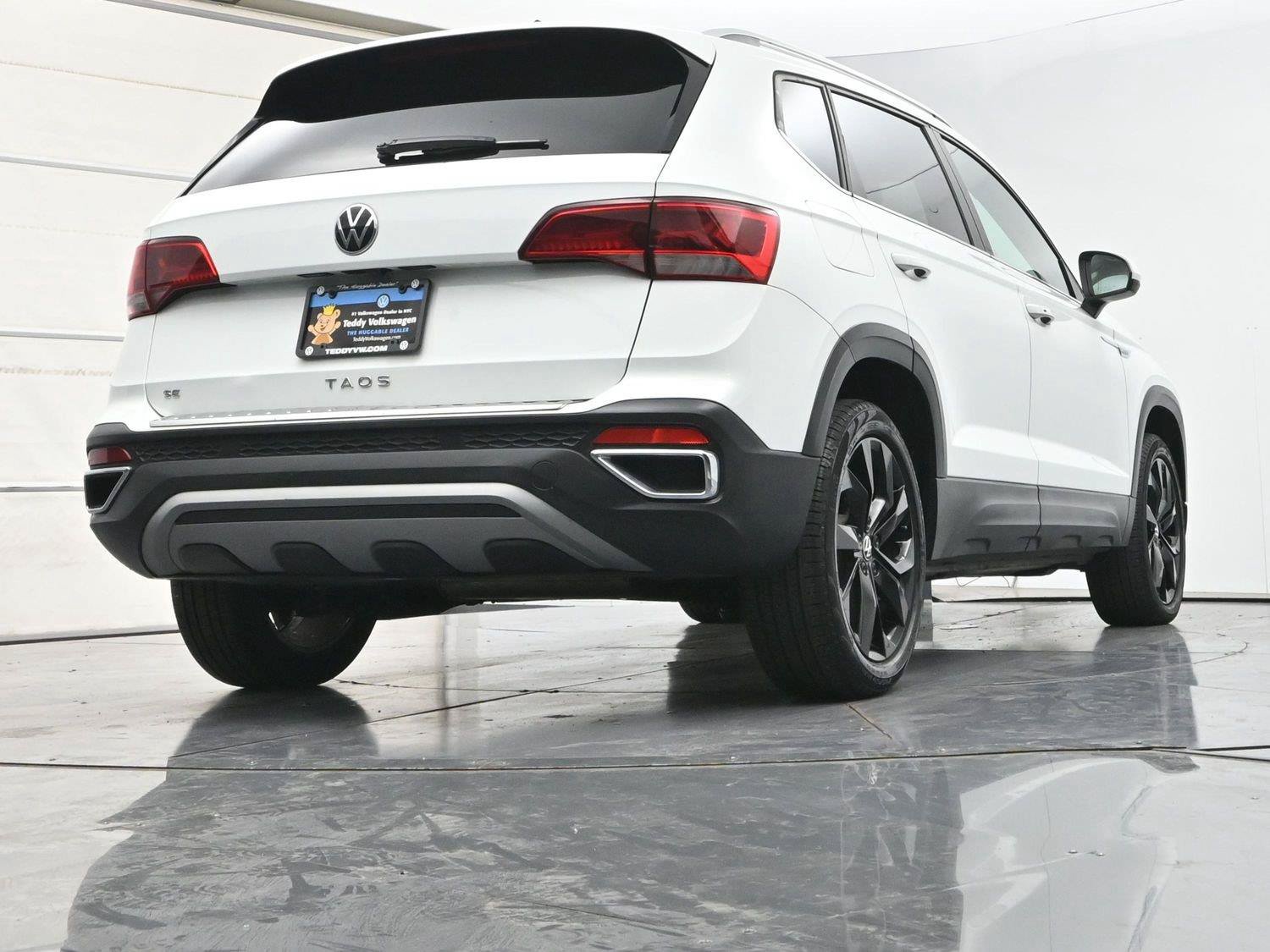 Used 2023 Volkswagen Taos SE w/ Panoramic Sunroof Package FWD image 32