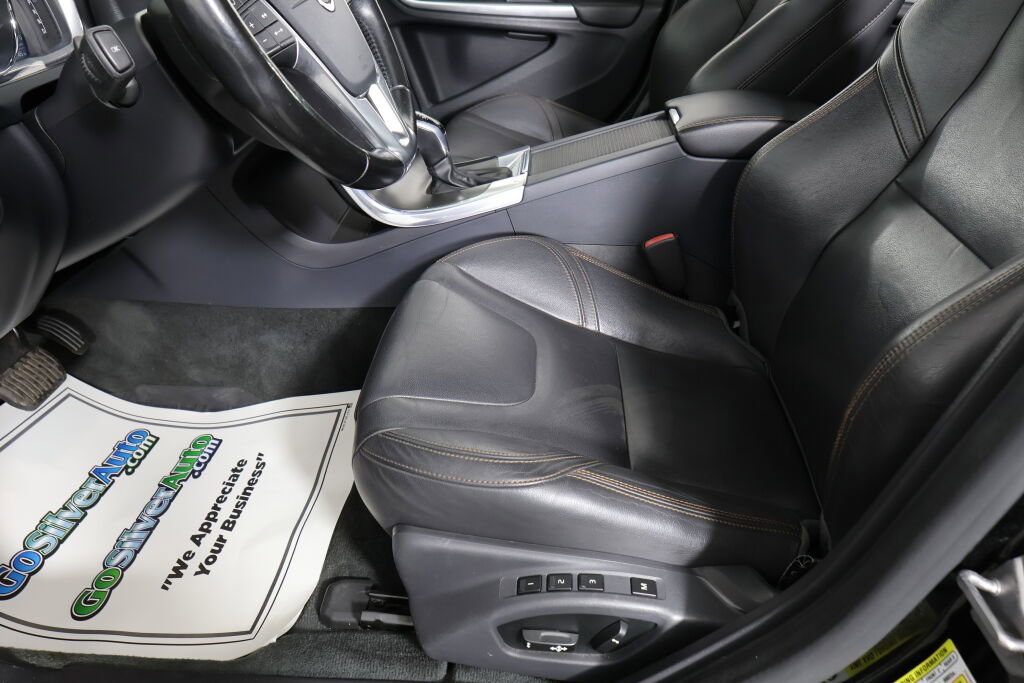Used 2016 Volvo V60 T5 Cross Country Platinum image 13