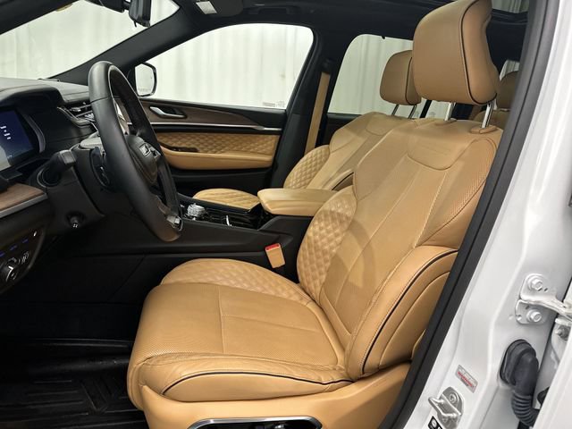 Used 2022 Jeep Grand Cherokee Summit w/ Advanced Protech Group IV image 17