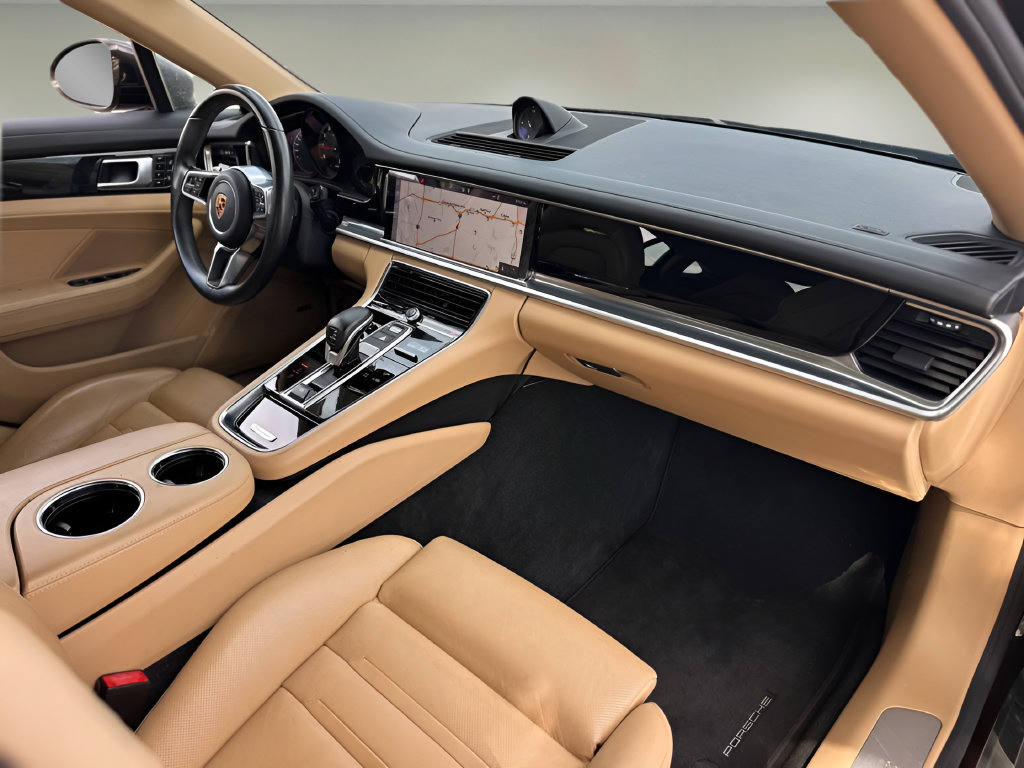 Used 2018 Porsche Panamera RWD image 20