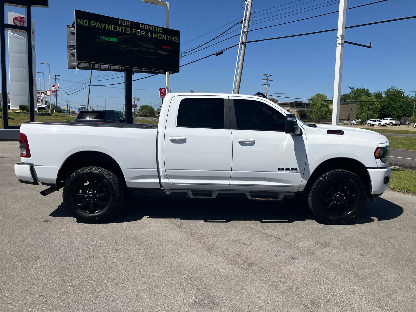 Used 2024 RAM 2500 Big Horn w/ Night Edition AWD/4WD image 8