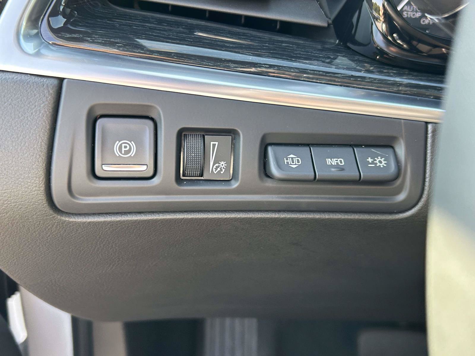 Certified 2025 Cadillac XT5 Premium Luxury w/ Technology Package FWD image 22