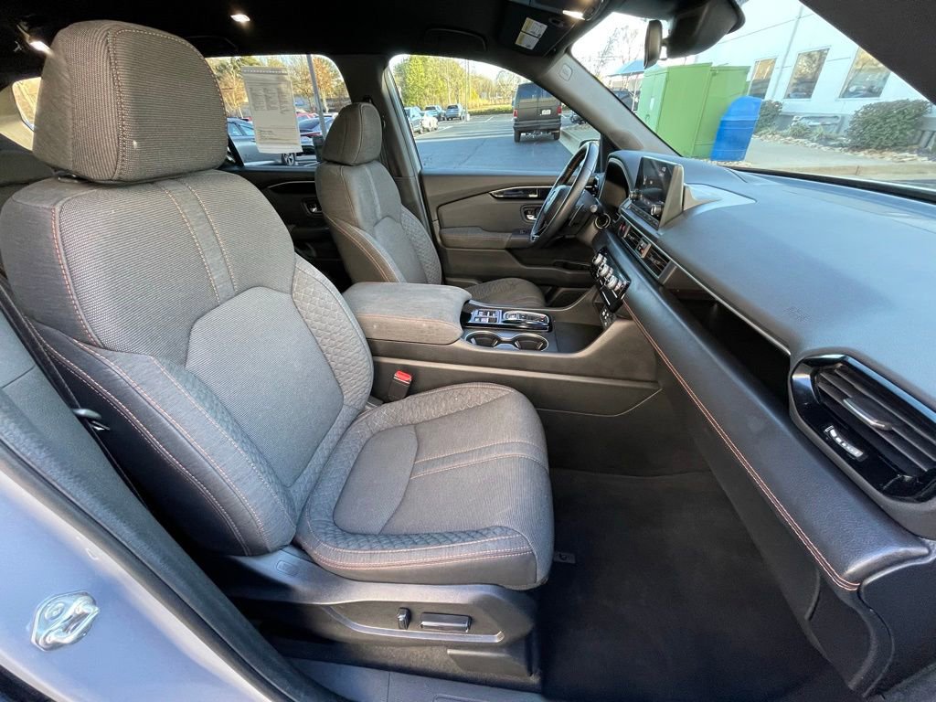 Certified 2025 Honda Pilot Sport image 31