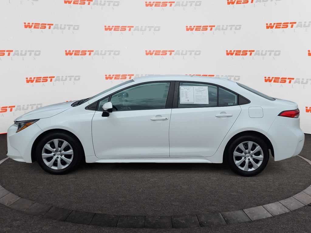 Used 2024 Toyota Corolla LE FWD image 2